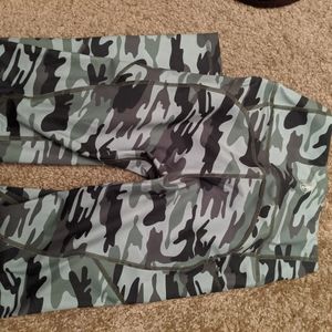 Camo TYC Heart Booty Leggings
